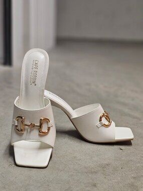 Square Toe White Heeled Mules With Gold Chain Detail - Elegant Slip-On Design Fo